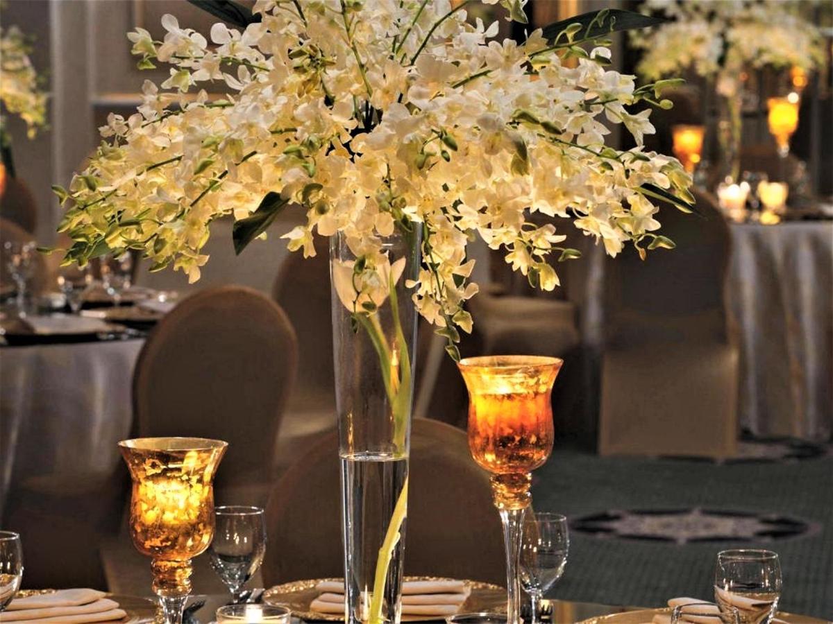 Moevenpick Hotel Al Khobar Exterior photo A centerpiece at a wedding
