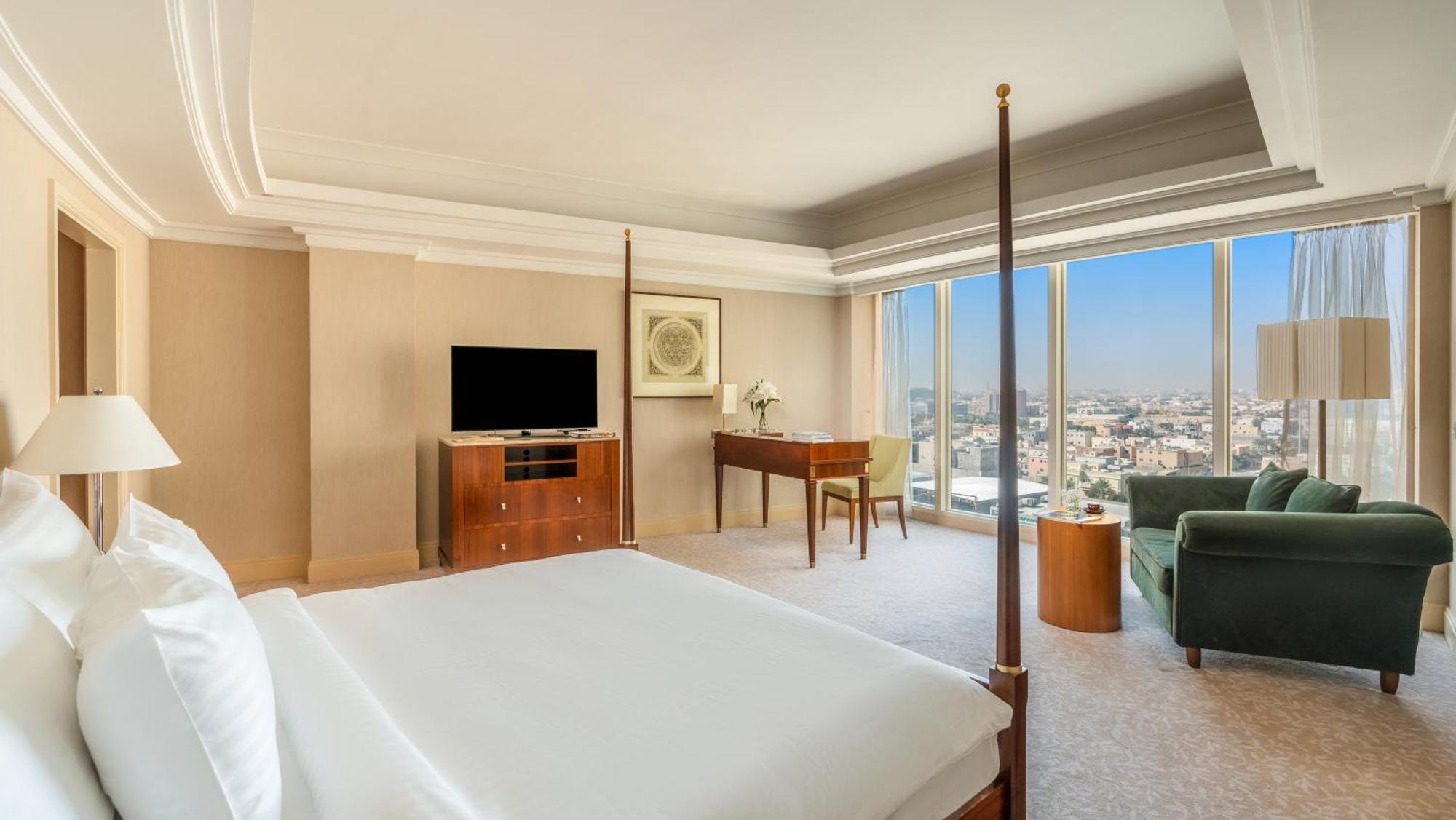 Moevenpick Hotel Al Khobar Exterior photo A bedroom at the Four Seasons Hotel