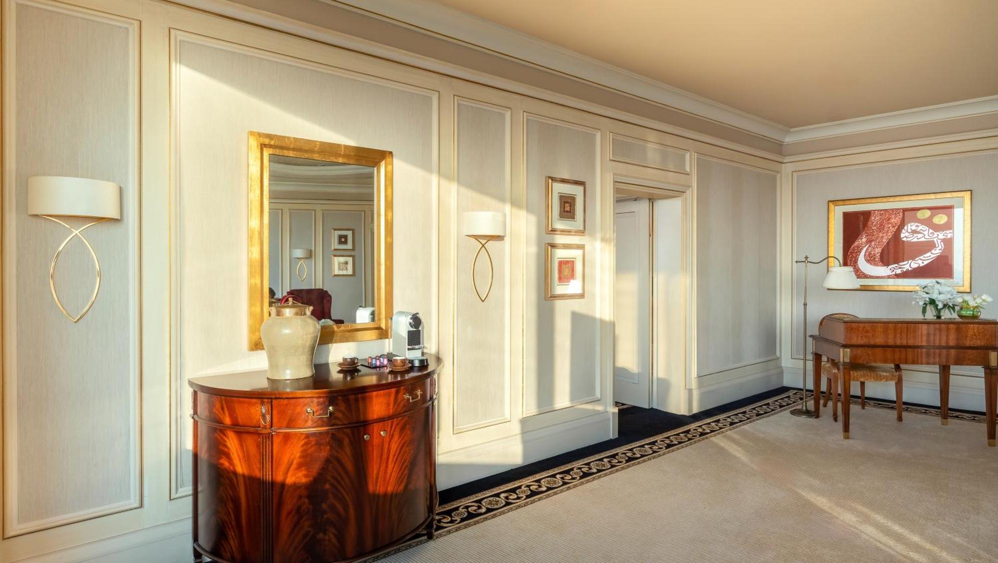 Moevenpick Hotel Al Khobar Exterior photo A suite at the Waldorf Astoria Berlin